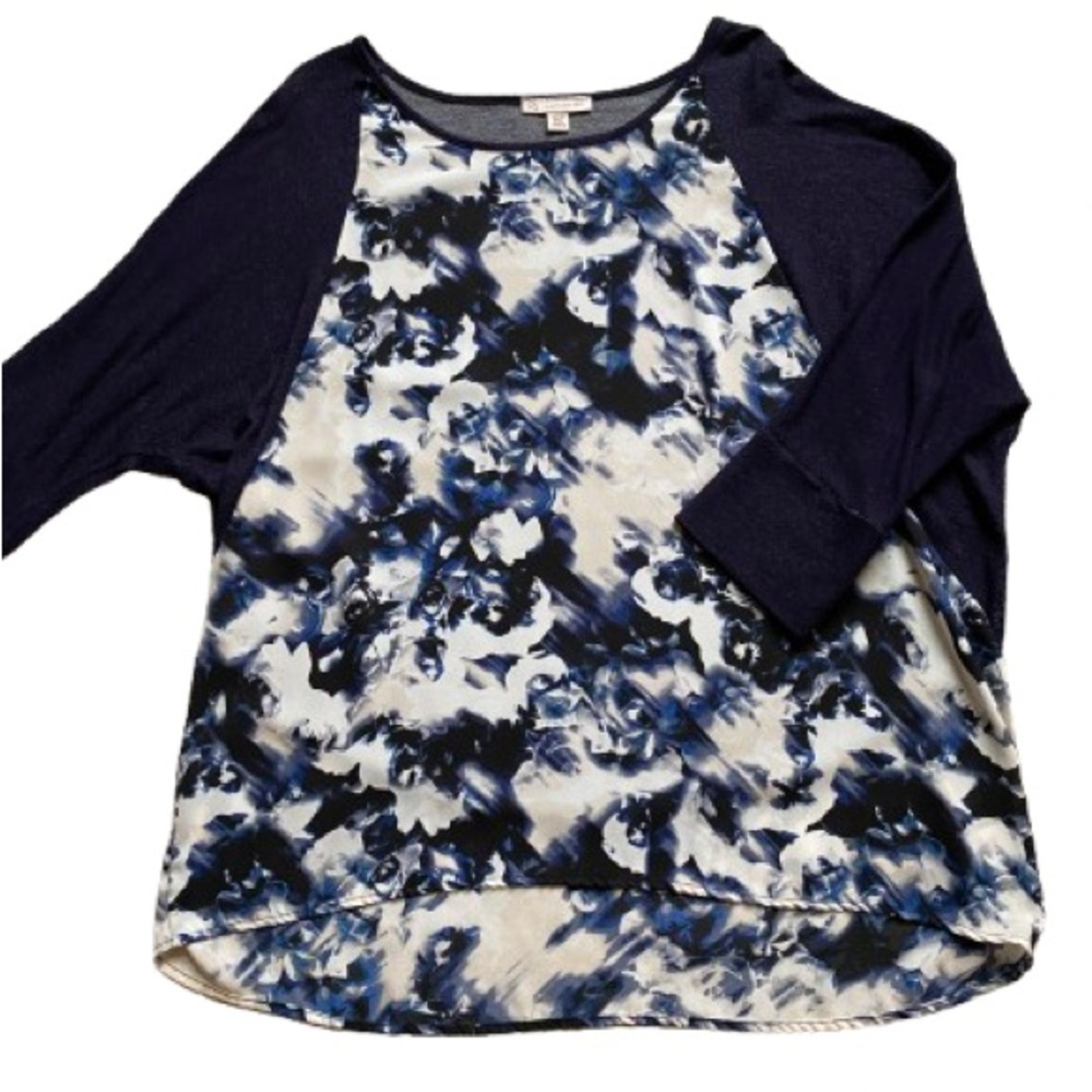 Petite Women’s Cb Established 1962 Blue and White Floral Top